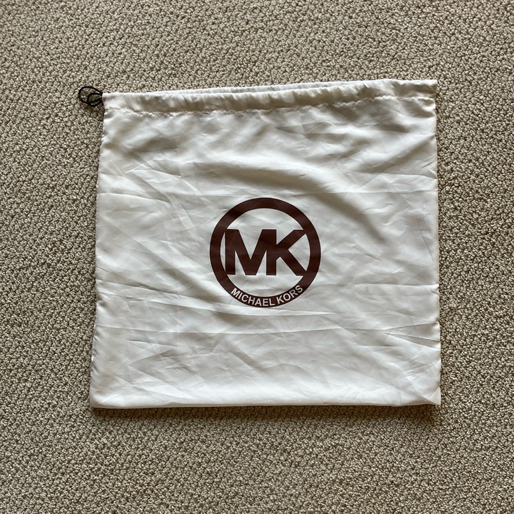 Michael Kors MK Silken Dust Bag Cream 17.5” x 18.75” Handbag Protector Case GUC
